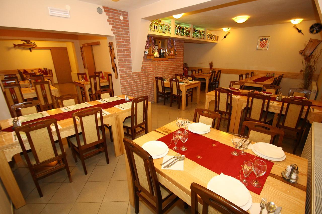 Jasenovac Kod Ribica B&B 외부 사진